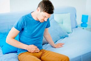 Sāpošas sāpes vēdera lejasdaļā ir pirmā gaidāmā prostatīta pazīme